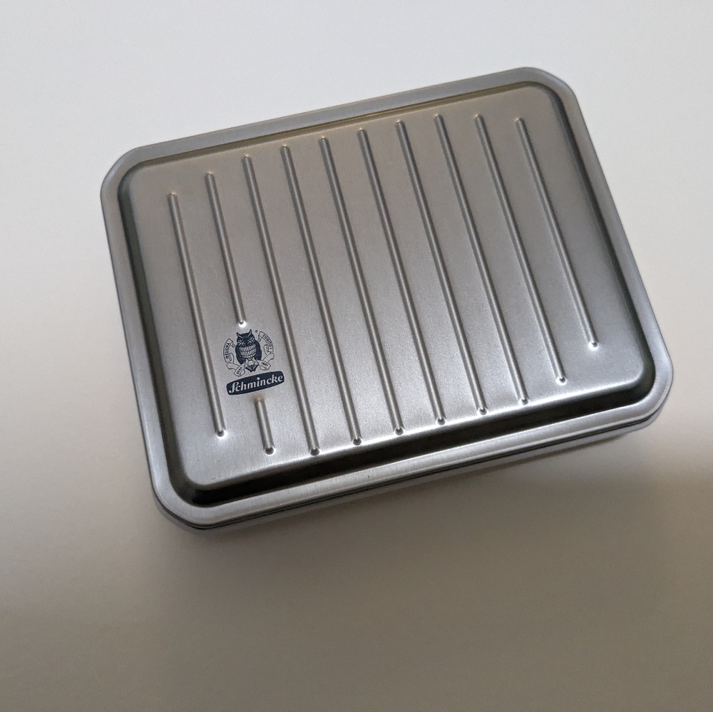 New Schmincke Tin fits 18 half pans